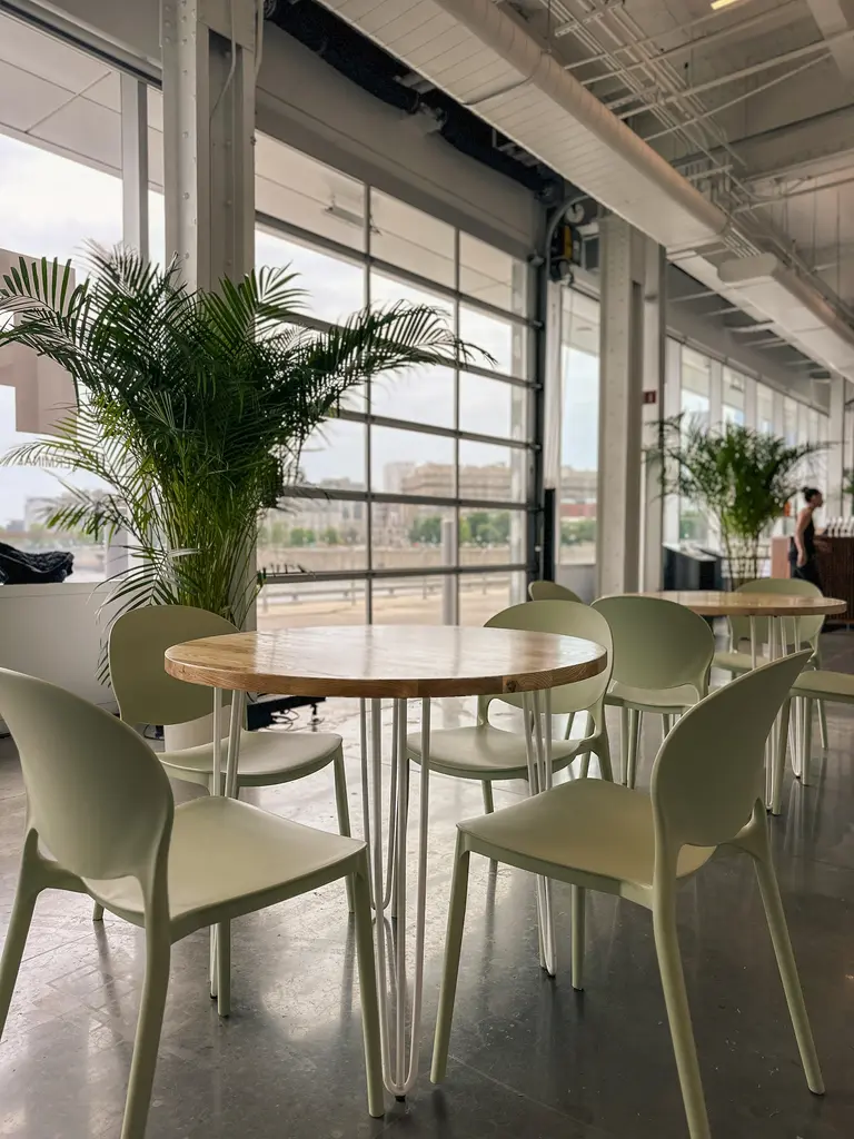 Grand Quai   Terminal 1   Chaise Andy Sauge   Oslo Blanc FR