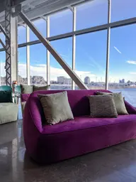 Alexandria coussin - moyen - Vert sauge utilisé dans le cadre de la réalisation Grand Quai   Pavillon   Malibu Trio Mauve  Coussin Alexandria FR