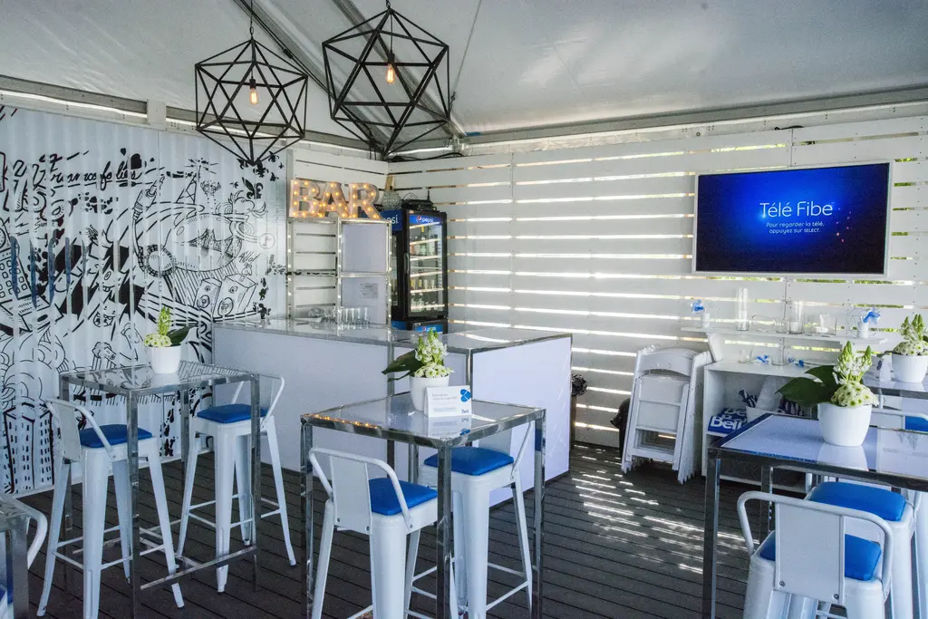 Loge Mur Bois Blanc Lettre Bar