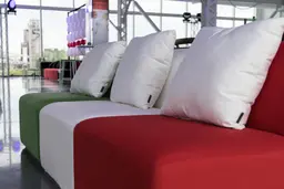 Fidji coussin - Blanc utilisé dans le cadre de la réalisation Fidji Vert Blanc Rouge