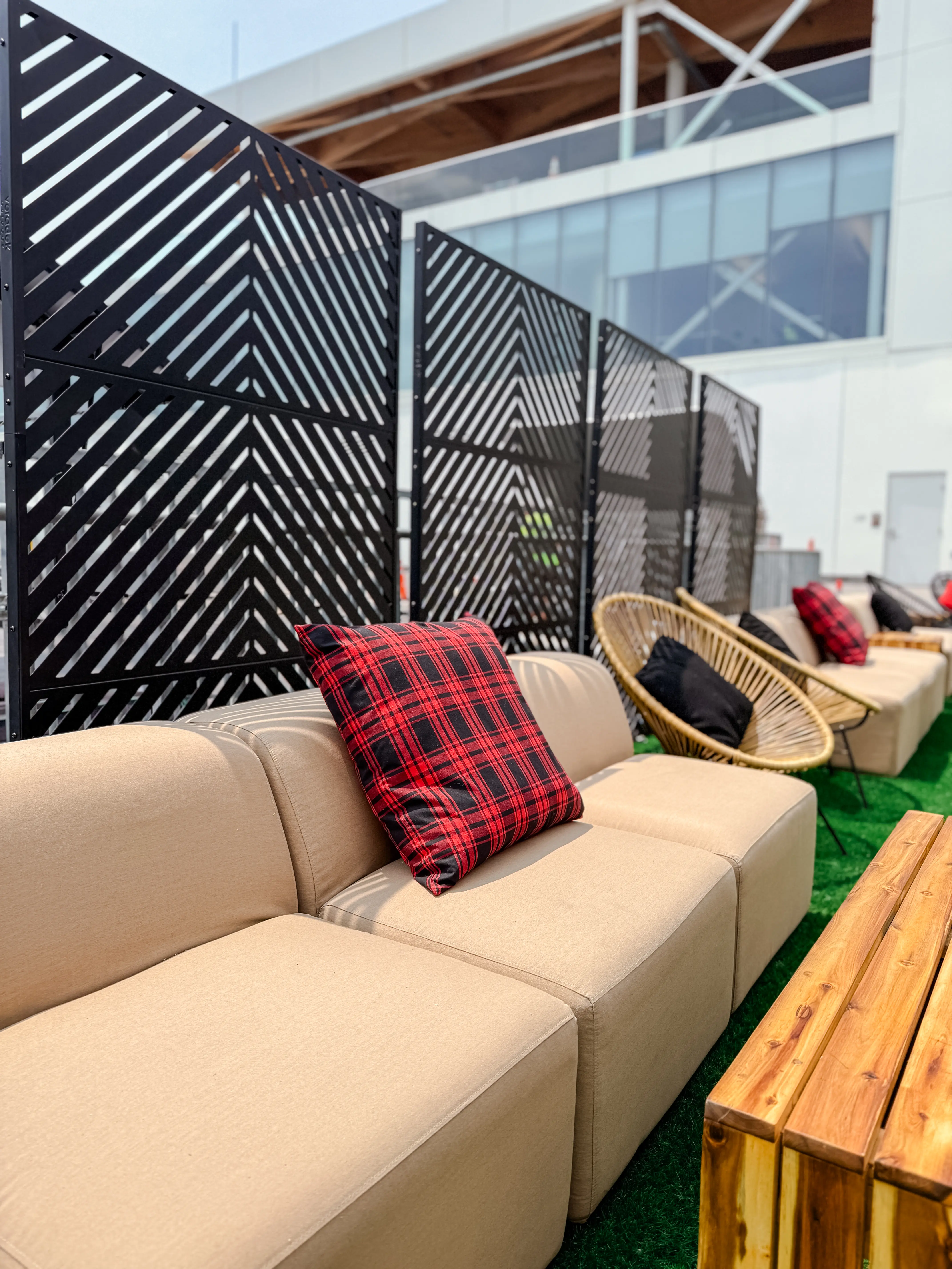 Cushion - Plaid - Red and Black used in the inspiration Parc Jean Drapeau   Circuit Gilles Villeneuve   Gp 2025 Fidji Sable EN