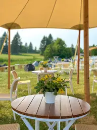 Capri - Bistro table - White & Brown wood used in the inspiration Welsey Clover Park Img 2420 EN