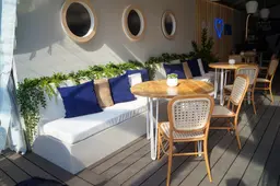 Provence - Chair - Brown & White used in the inspiration Provence Oslo Fidji Cuir Blanc Coussin Bleu