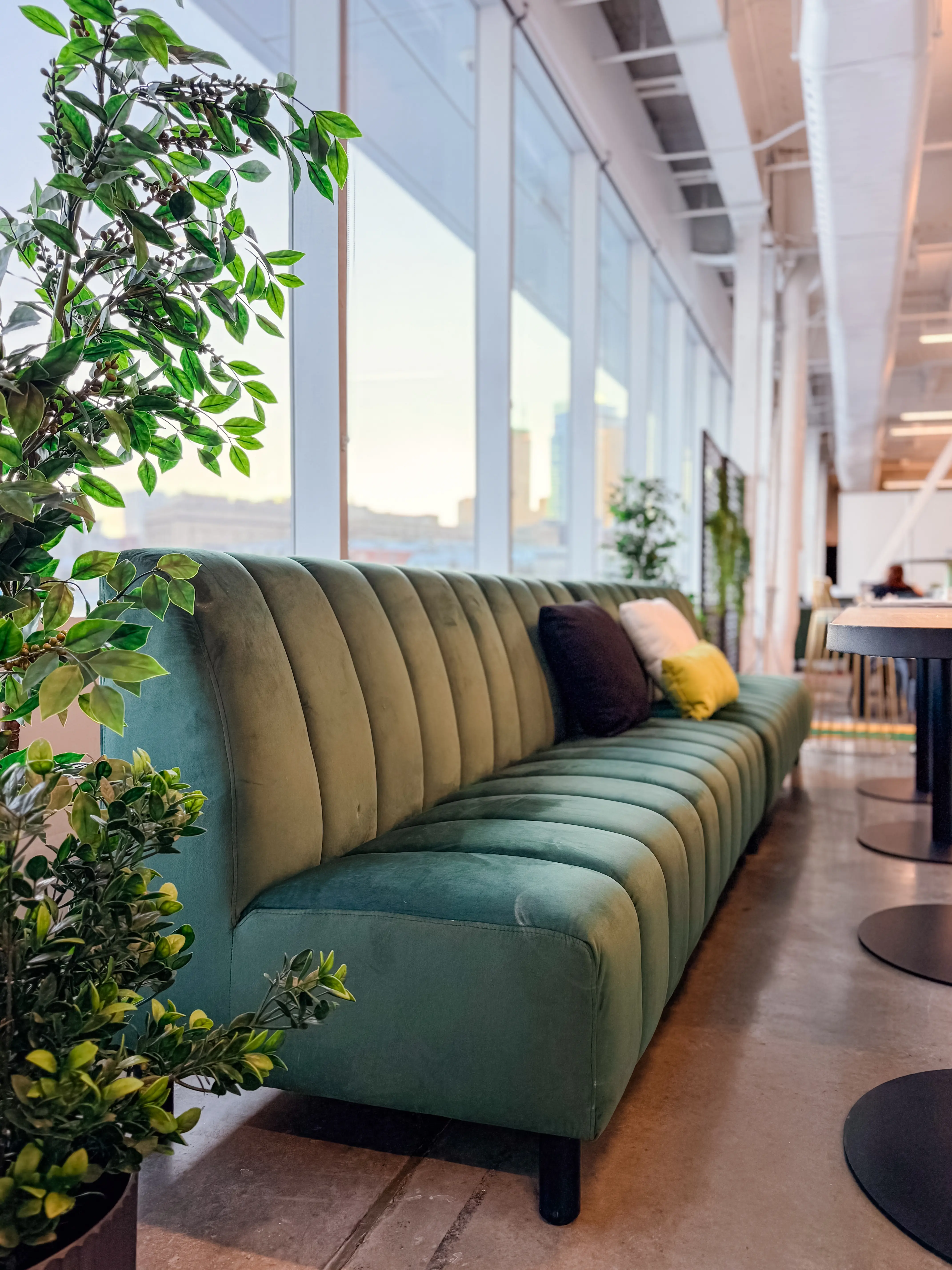 Lewis - Bench - Emerald green used in the inspiration Grand Quai   Expérience 2025 Lewis Vert EN