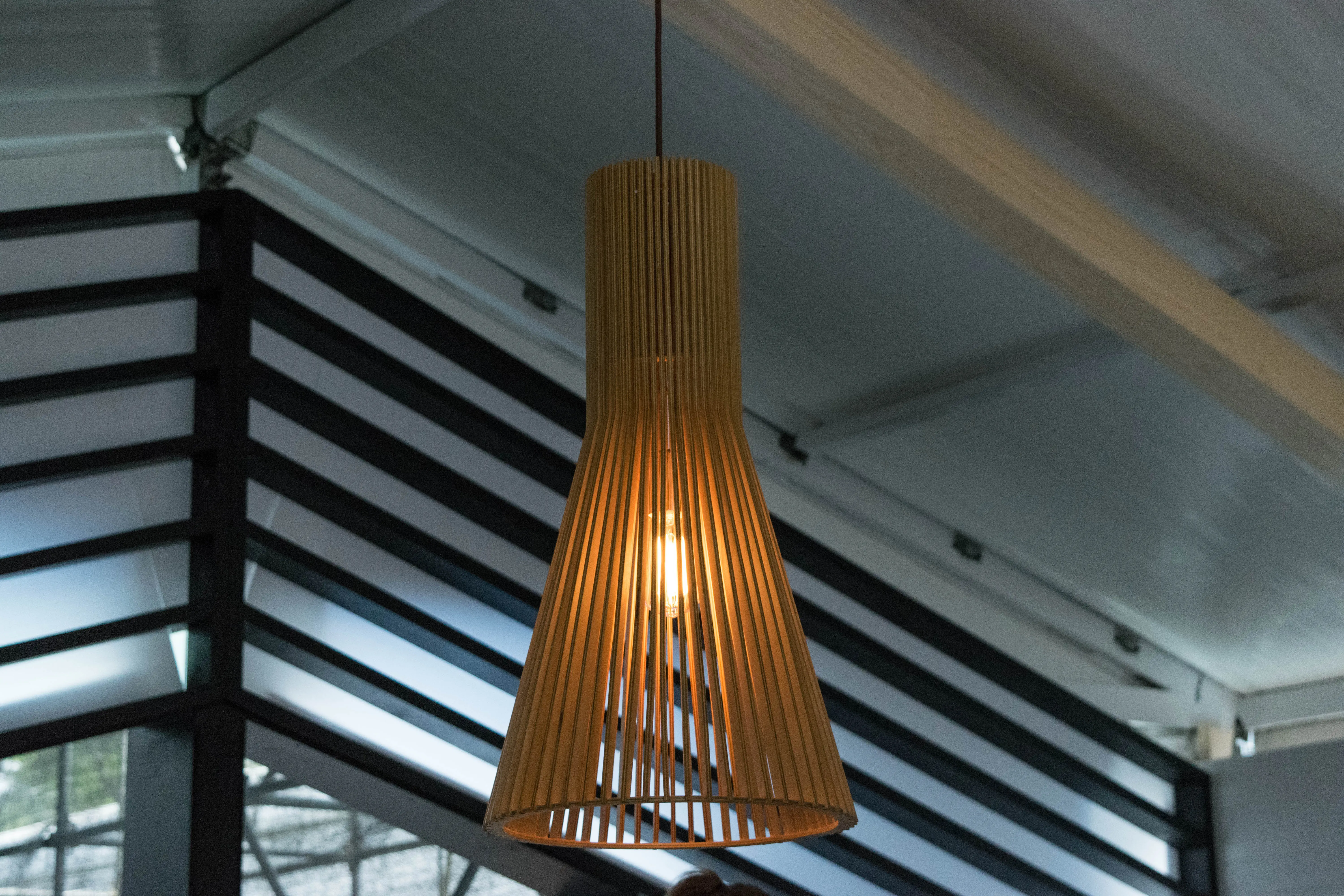 Osaka luminaire - 13.75" D x 24.75" H - Bois utilisé dans le cadre de la réalisation Luminaire Osaka 2