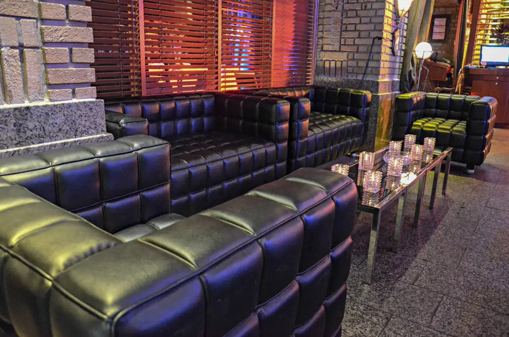 Cigar Lounge Black Sofa