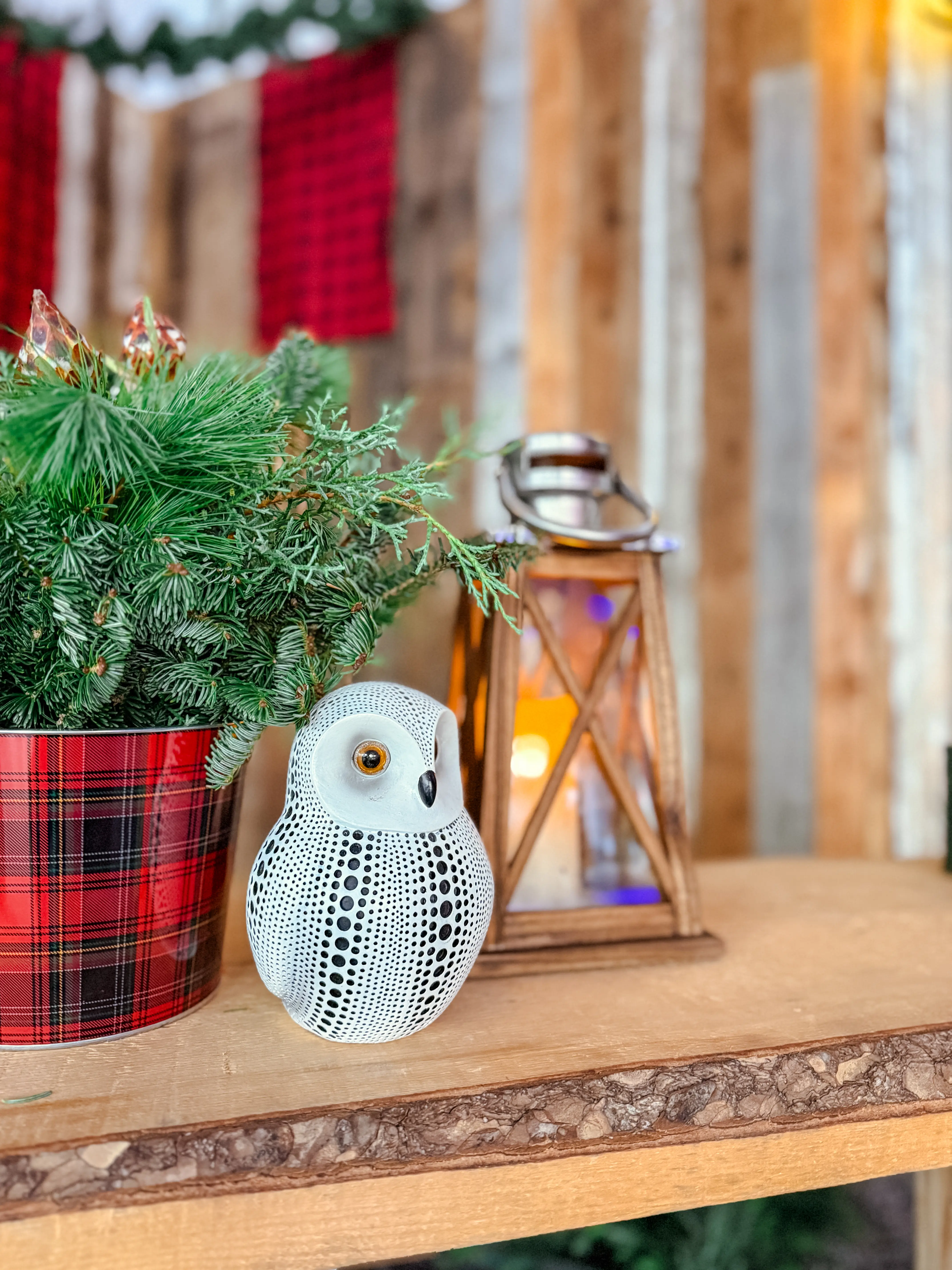 Hunter lanterne - 5.8" L x 5.8" l x 15" H - Bois brun utilisé dans le cadre de la réalisation Centre Des Sciences Hibou Ac FR