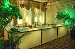Manhattan bar - 6' - White used in the inspiration Decor Tropical Bar