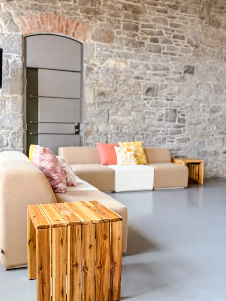 Marché Bonsecours   Opc   Mères Avec Pouvoir Nahla EN