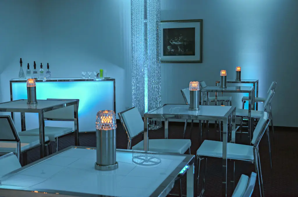 Tabouret Blanc Table Cocktail