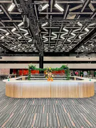 Scandinave bar 6' - Assembly wooden batten used in the inspiration Palais Congès Img 3271 EN