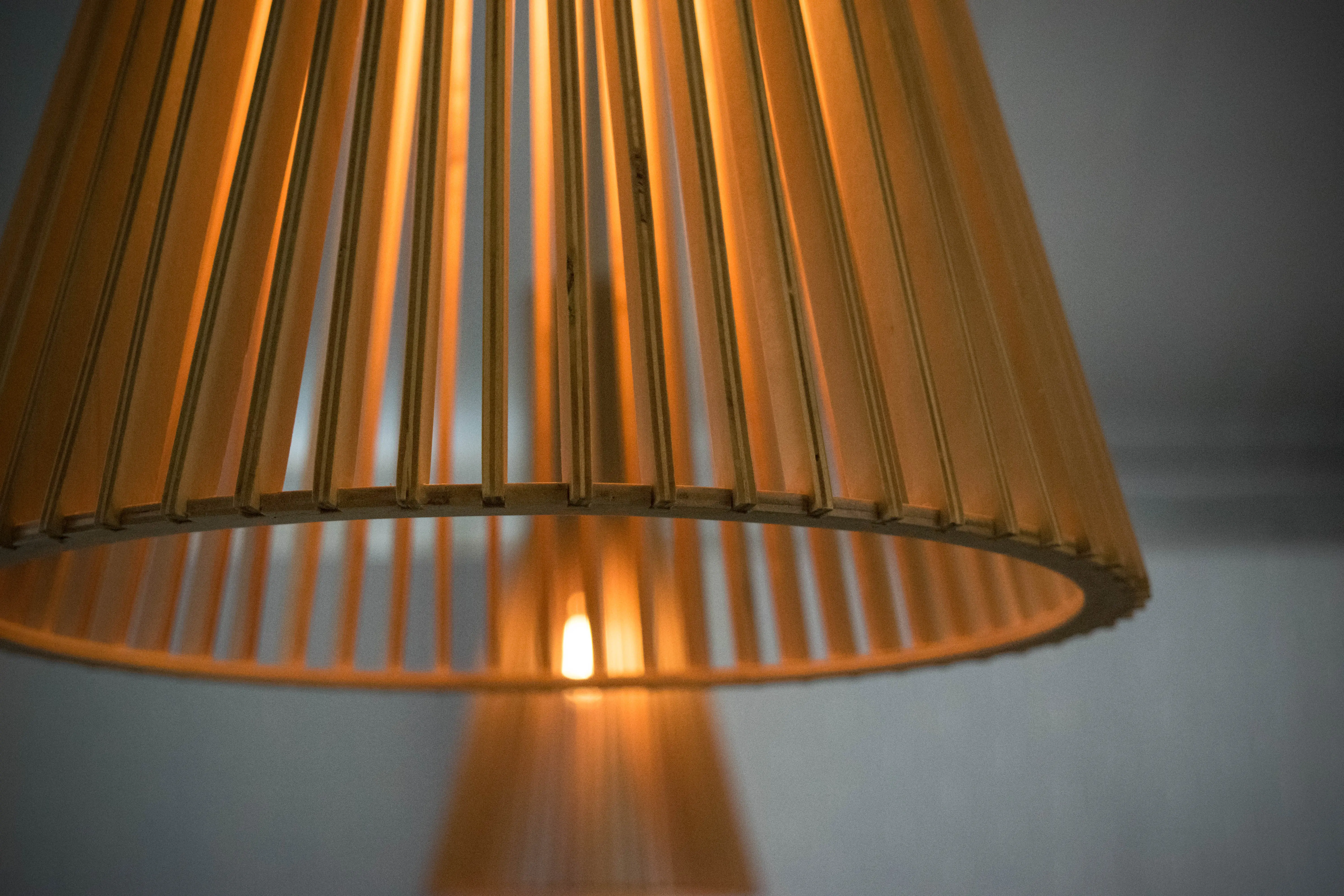Osaka luminaire - 13.75" D x 24.75" H - Bois utilisé dans le cadre de la réalisation Luminaire Osaka