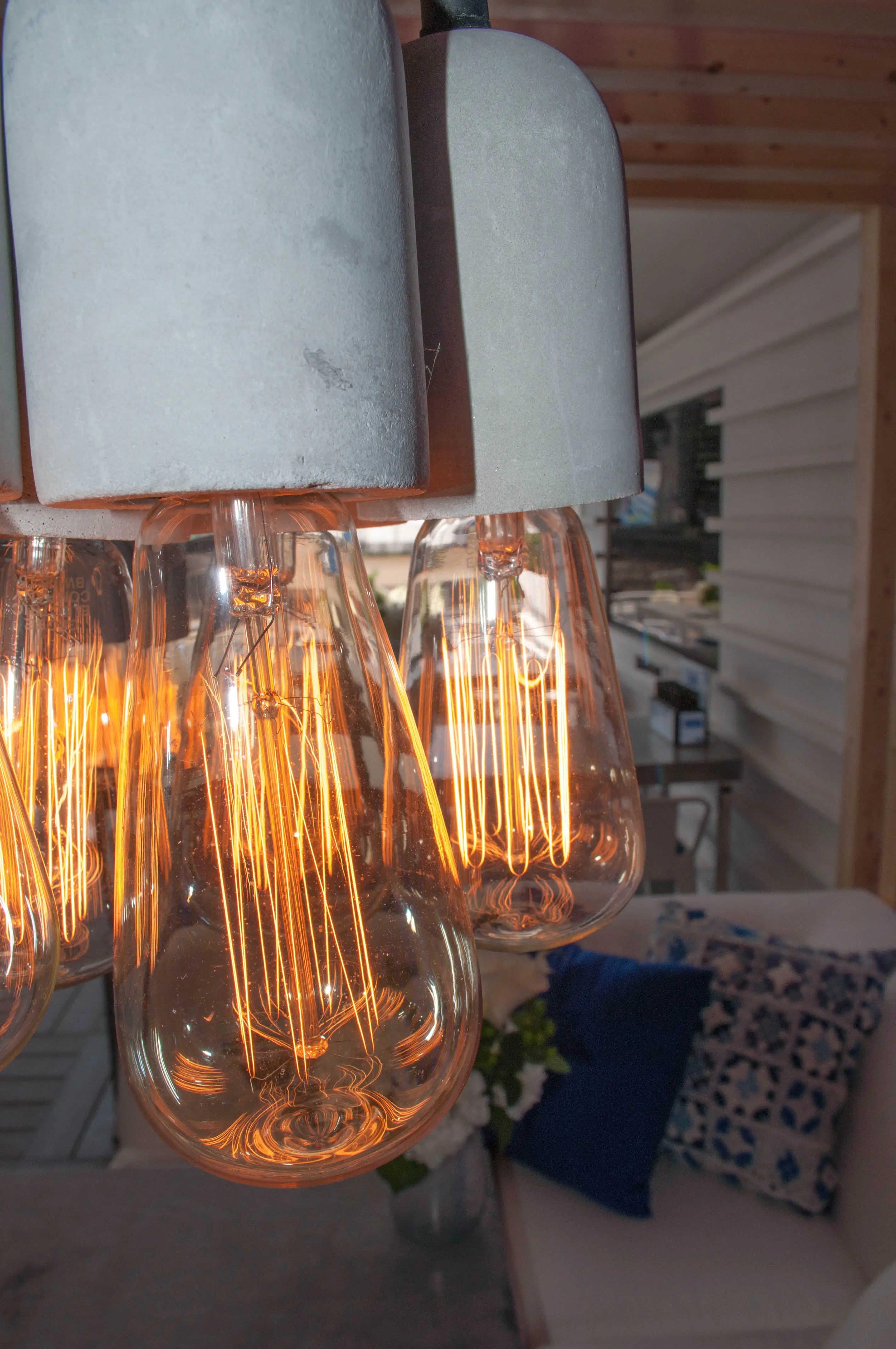 Floyd pendant lamp - 7" Dia x 7" H - Multicolor used in the inspiration Ampoules Floyd