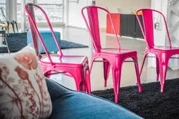 Loft chair - Dark fuchsia used in the inspiration Chaise Loft Copie