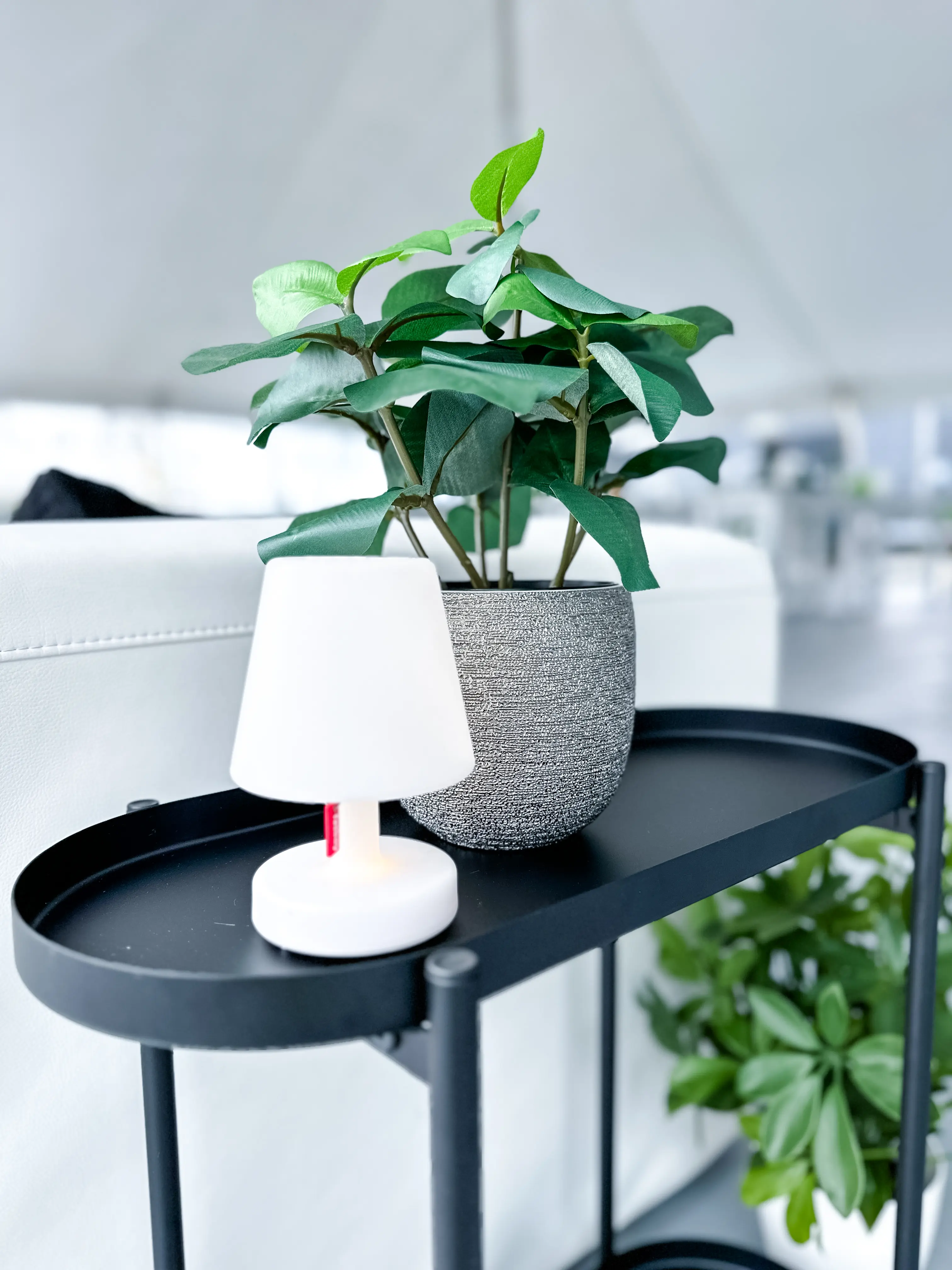 Davis - Tong side table - Black used in the inspiration 100ème Prévost Accessoires Franklin Brava Davis Longue Noire EN