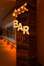 B-A-R sign - Grey used in the inspiration Dx Mbaq Lettre Bar Enseigne Lumineuse Flèche